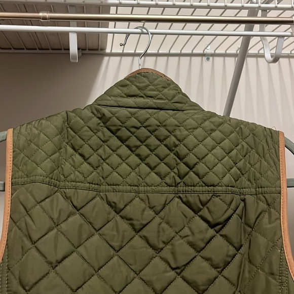 Talbots Women's Medium Green Quilted Zip Vest W/Pockets + Brown and Gold Accents - Picture 12 of 15
